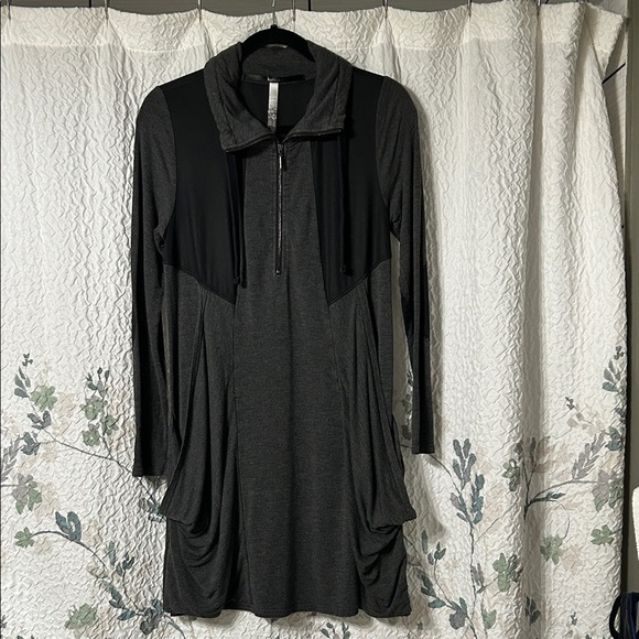Kensie Dresses & Skirts - Elegant Black and Gray Kenzie Women's tunic or Dress. size medium